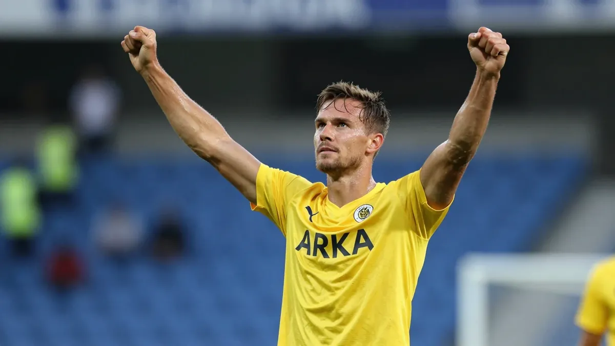 Arka Gdynia defeated Miedź Legnica in the Betclic 1 Liga, maintaining their position near the top of the league standings