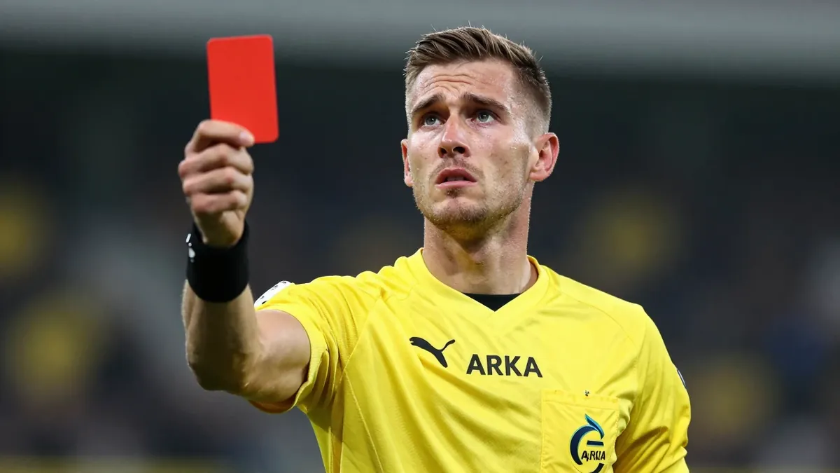 Arka Gdynia drew 1-1 with Chrobry Głogów, dropping points after a red card for Kacper Skibicki ended their perfect home...